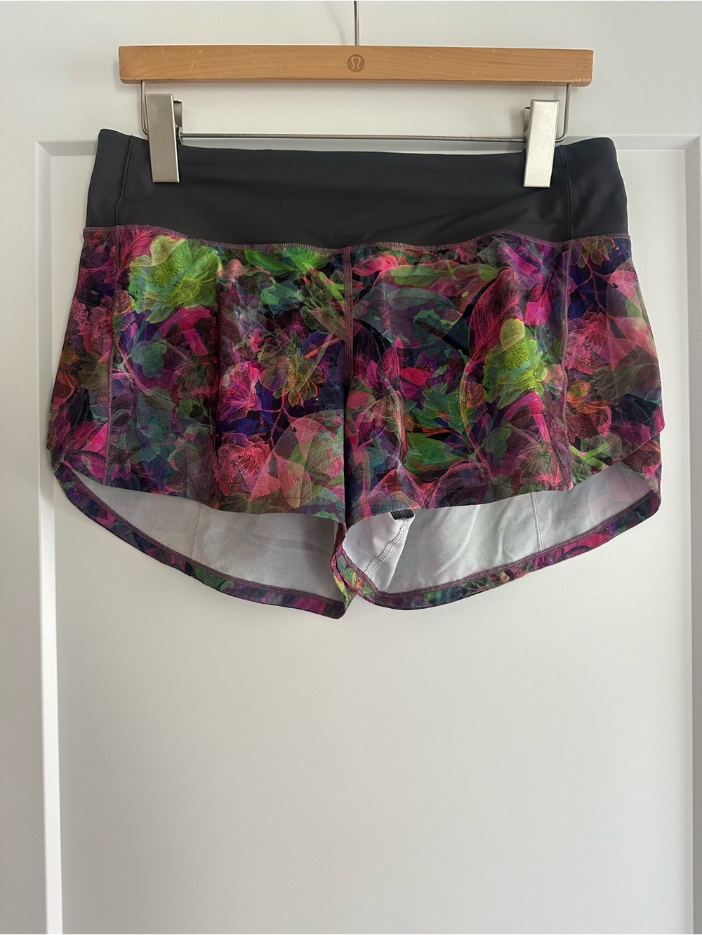 Lululemon Speed Up Mid-Rise Lined Short 4" Size 8